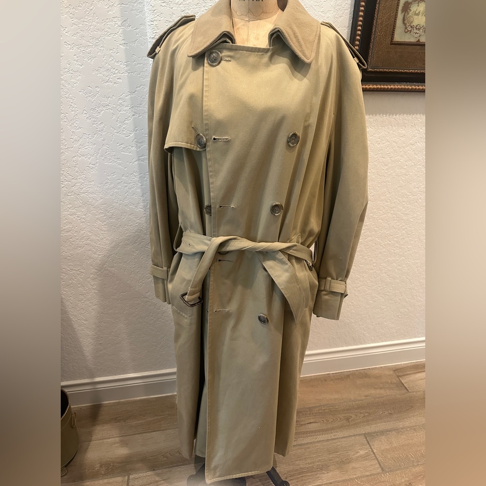 London Fog Men's Classic Tan Trench Coat with Zip-out Liner